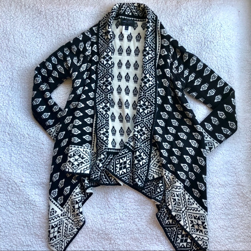 Romeo & Juliet Couture Asymmetrical Cardigan - Picture 2 of 5